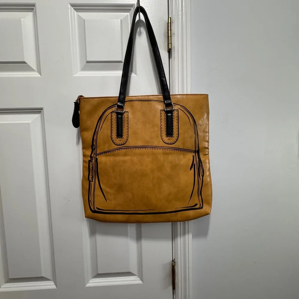 Nicole Lee Tan and Black Tote Bag